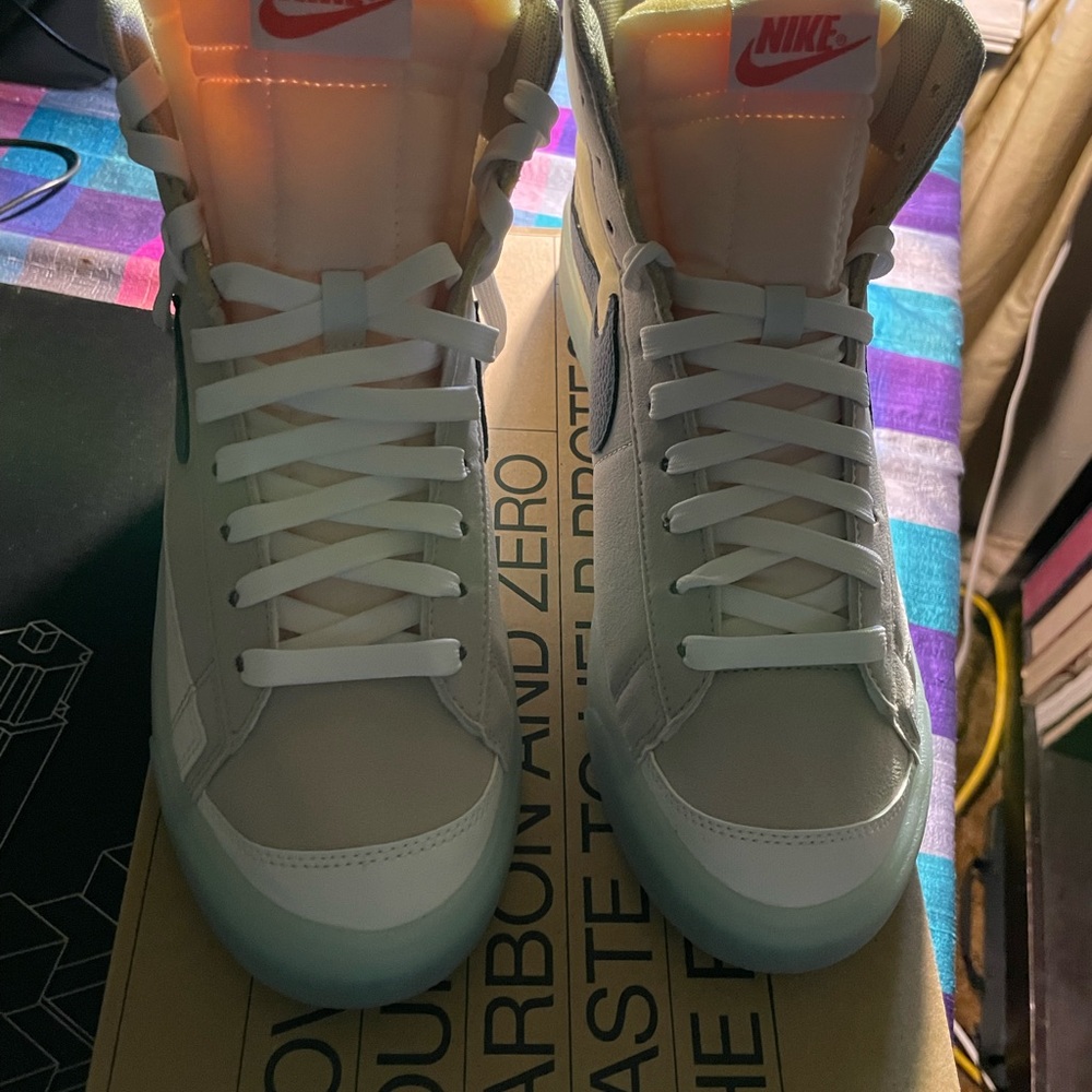 Nike Blazers ‘77 
Mens size 8